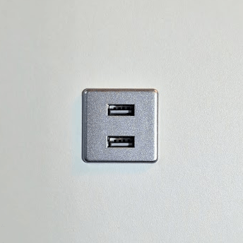 usb lader - wandplank.nl